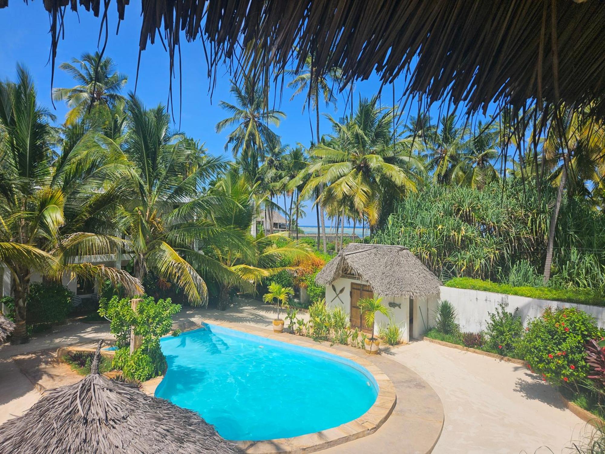 Kiganja Bed & Breakfast มาเทมวu ภายนอก รูปภาพ