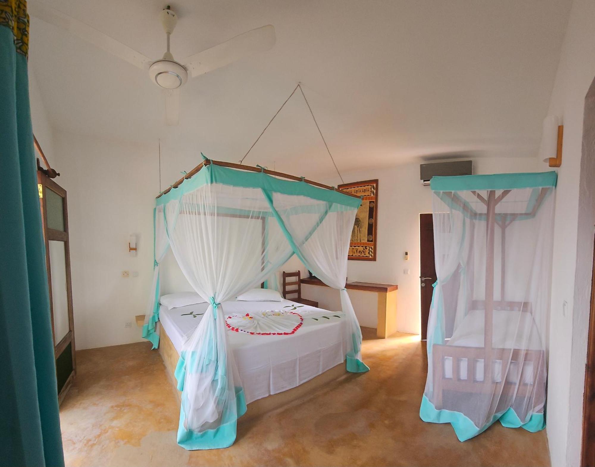 Kiganja Bed & Breakfast มาเทมวu ภายนอก รูปภาพ